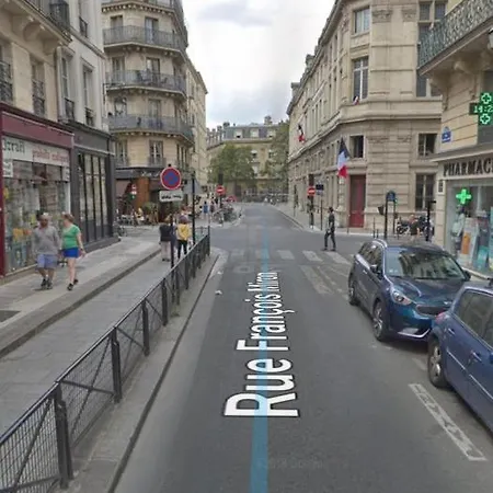 Chez Pierre- Between Hall And Saint Paul