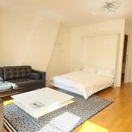 9 Rue François Miron * Paris
