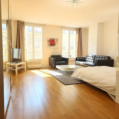 9 Rue François Miron * Paris